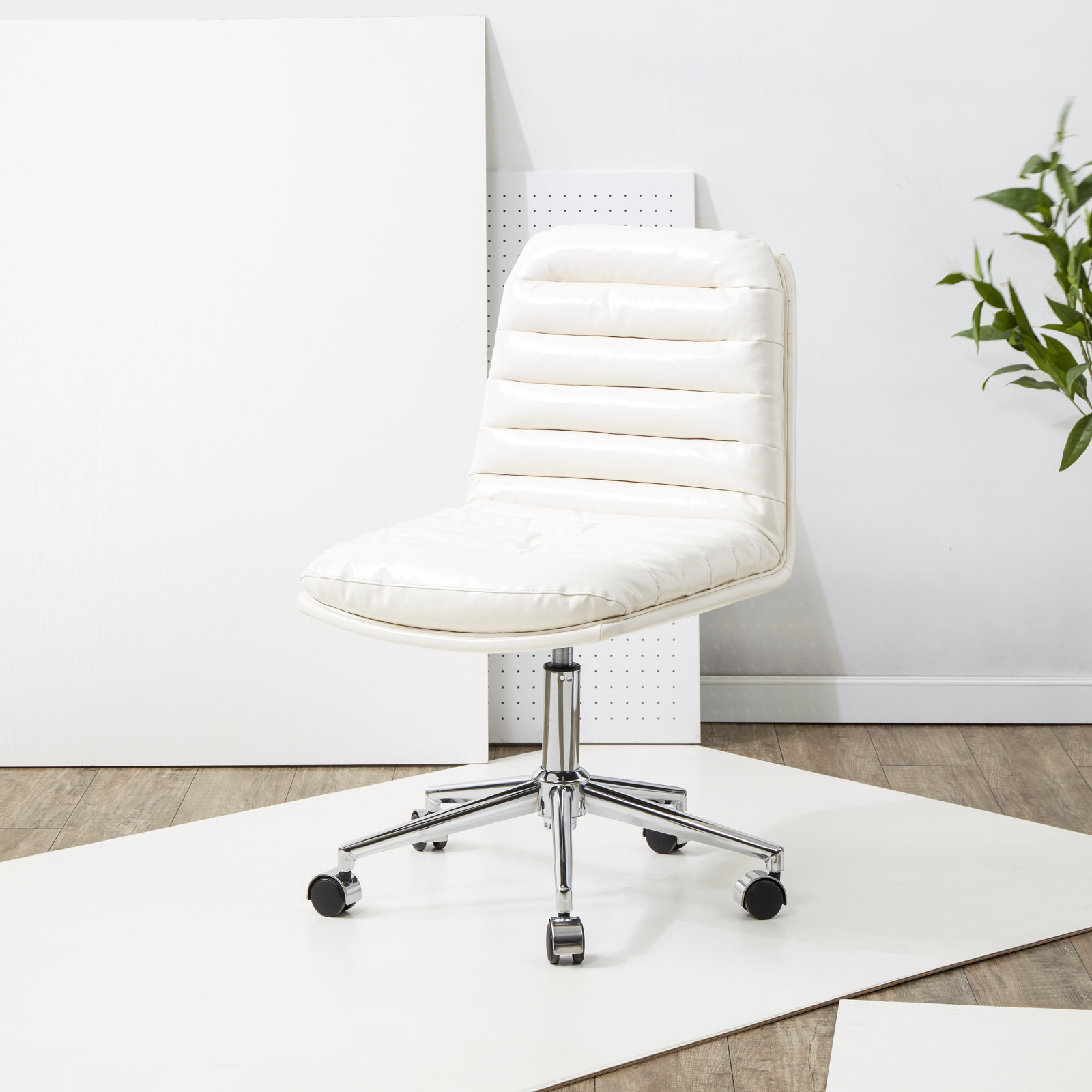 Ashia Swivel Office Chair, White