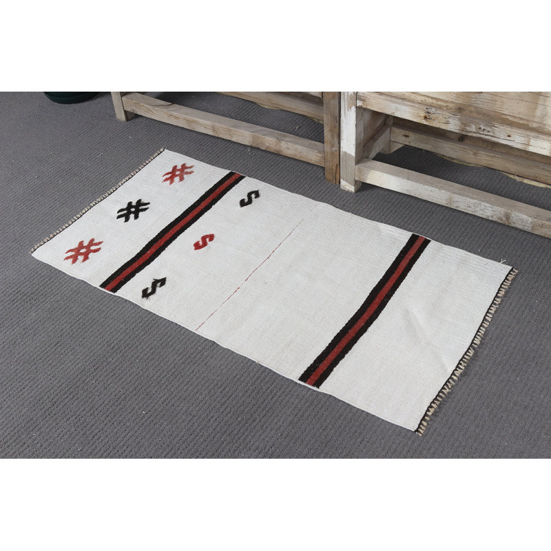 Petit tapis turc vintage en chanvre blanc avec motif kilim tissé à plat et esthétique antique pour la décoration intérieure