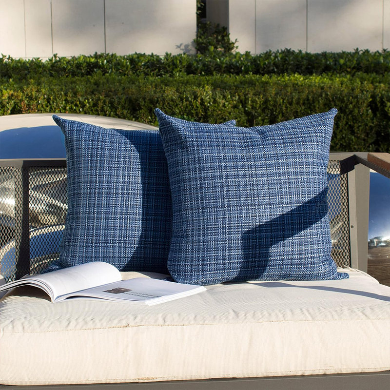 Ensemble de 2 housses de coussin tissées texturées et imperméables bleu marine - Extérieur et intérieur 18 po x 18 po, Marine