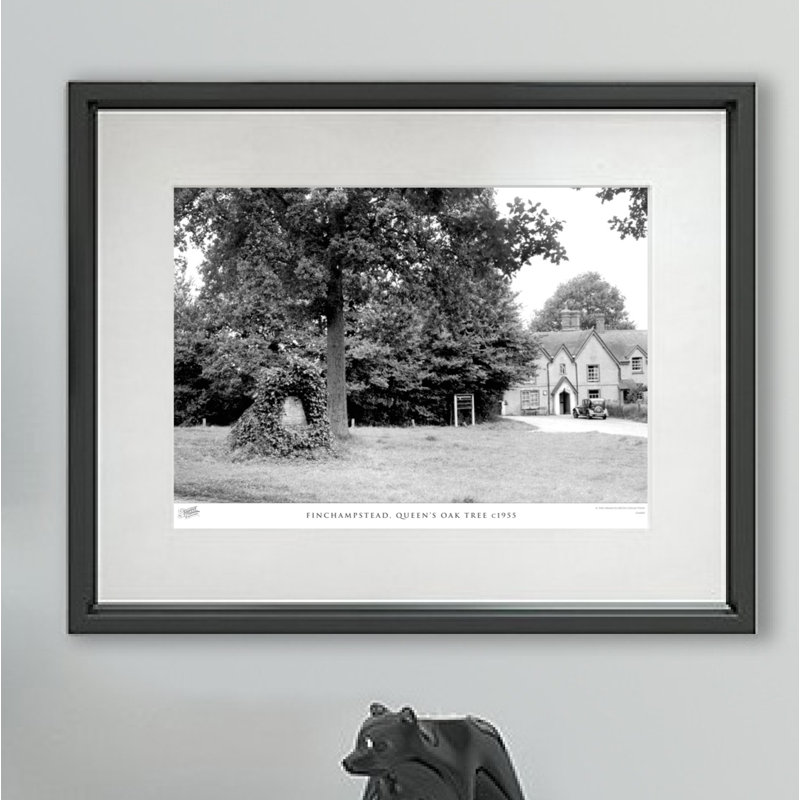 Finchampstead, Queen - Single Picture Frame Print, 60cm H X 80cm W x 2cm D