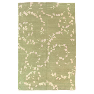 Floral Area Rug in Beige/Green/White