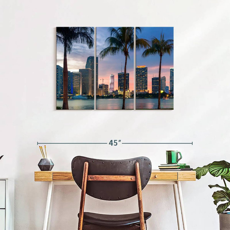 «Miami Skyline At Dusk» sur toile, 24" H x 38" W