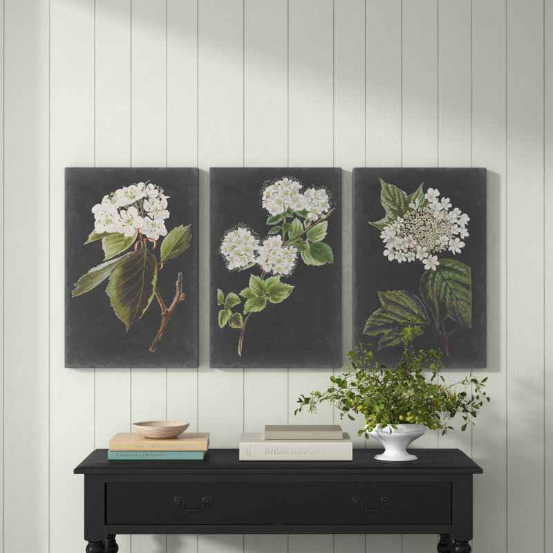 «Dramatic White Flowers I», ensemble de 3 impressions sur toile tendue, H 27 po x l 54 po x P 1,5 po
