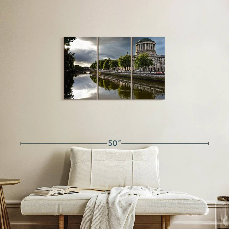 Lilie Ireland's Four Courts, 20" H x 33" W