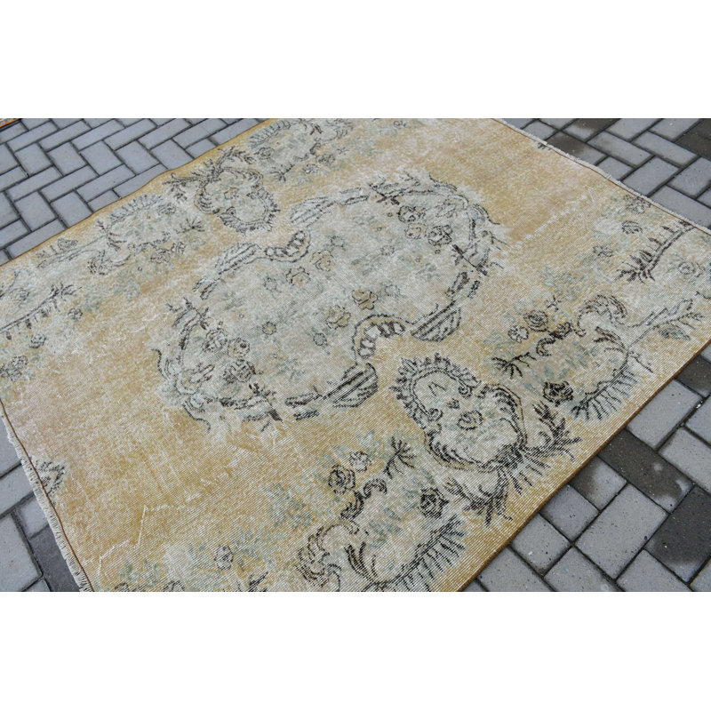 Tapis turc rétro au design classique idéal pour rehausser le décor de votre salon ou de votre chambre à coucher