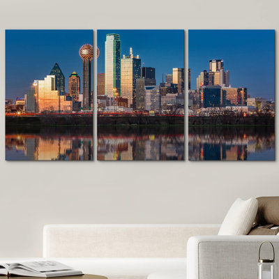 «Dallas City Buildings Skyscraper Skyline at Sunset Blue Sky», photographie moderne sur toile