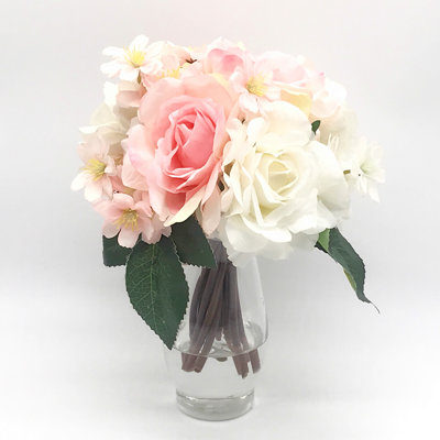 Arrangement floral en soie mélangée dans un vase