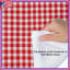 Édredon rouge et blanc à motif vichy-128700085