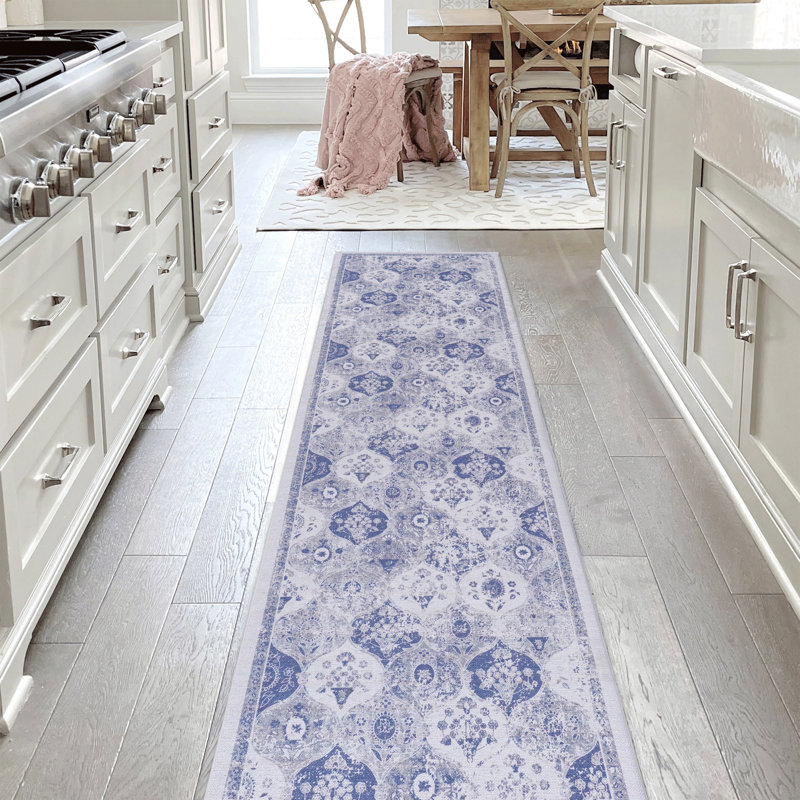 Lint-free, stylish, stain-resistant area rug, Runner 2'6" x 10'
