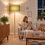 Lampadaire moderne de 155 cm en bois massif naturel avec abat-jour cylindrique en lin vert, certifié cULus, idéal pour le salon, la chambre, le bureau ou la salle d'étude.-133585401-135377062