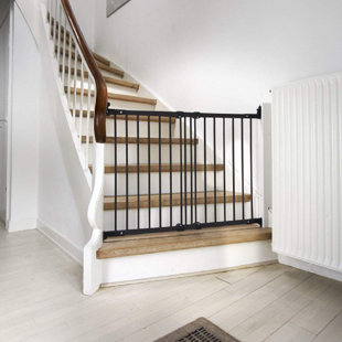 Metal Adjustable Wall Mounted Pet Gate