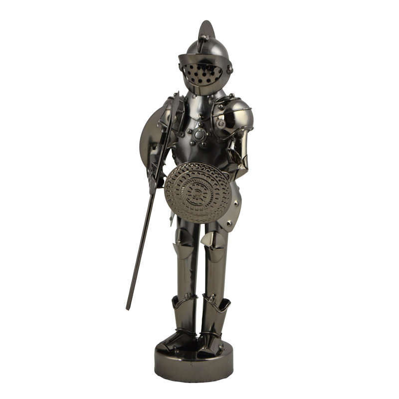 Statue chevalier en métal poli 11 po tenant une hache