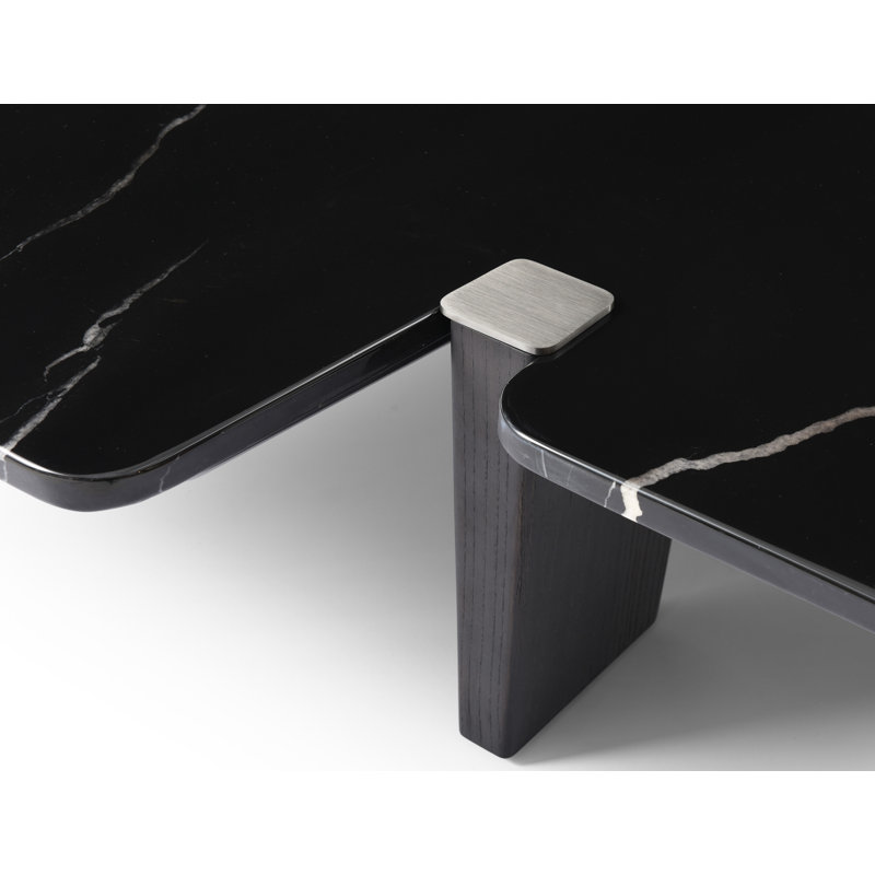 Table basse à 3 pieds