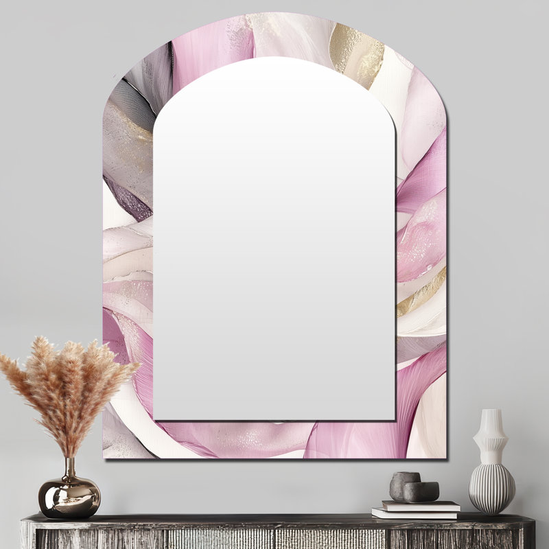 Marbre captivant rose et blanc I - grand miroir mural arqué sur métal, 43 po x 33 po