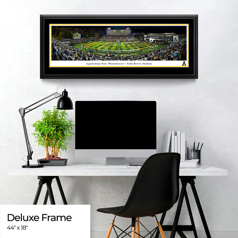 Impression panoramique Appalachian State Football, H 18 po x l 44 po x P 1,125 po, Cadre noir