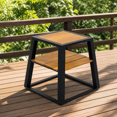 Table de bout à 2 niveaux en bois d'acacia avec structure en métal robuste, table d'appoint multi-usage résistante aux intempéries avec tablette de rangement intégrée, pièce décorative fonctionnelle