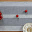 Chemin de table tressé à rayures et à broderie rustique pour décorations-677956127-677956096