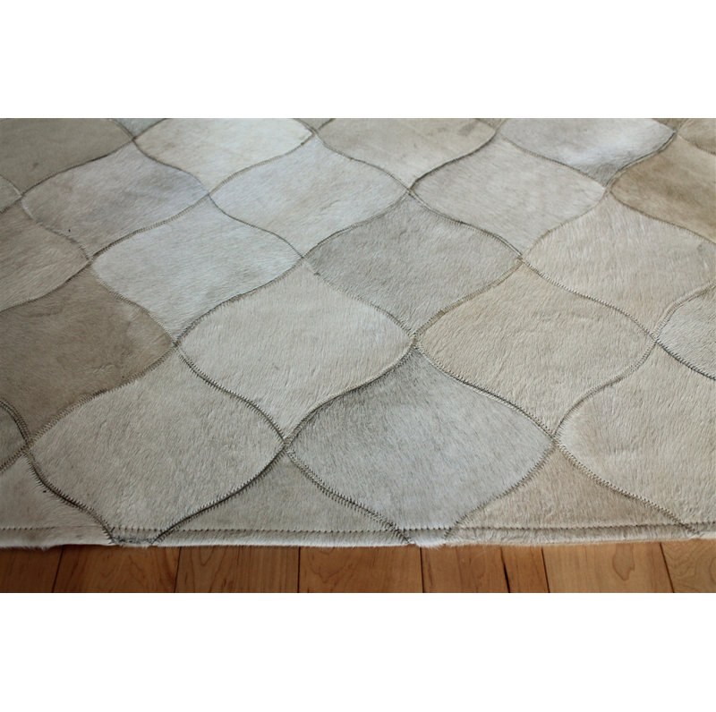 Area Cowhide Geometric Area Rug in Cream, Rectangle 8' x 10'