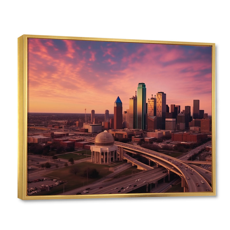 Dallas Perspectives I - Dallas, art mural, H 34 po x l 44 po x P 1,5 po, Cadre flottant doré