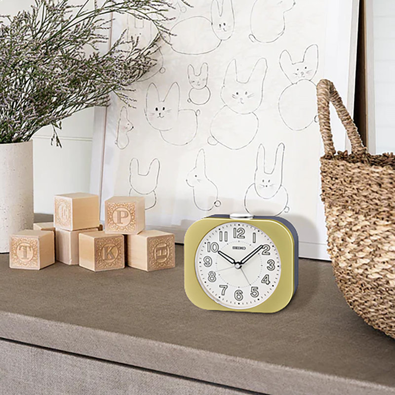 QHE206GLH Basic Alarm Clock, Golden, Gold