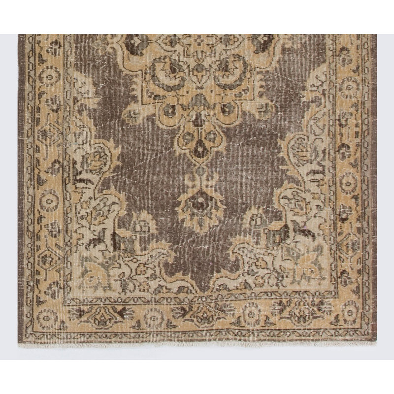Tapis turc rétro. Tapis en laine fait à la main. Beige, brun, jaune sable doux