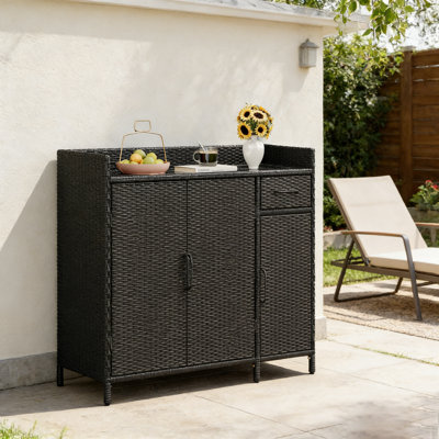Armoire de rangement d'extérieur en osier 47,5 "avec plateau en verre trempé, tablettes réglables et tiroir