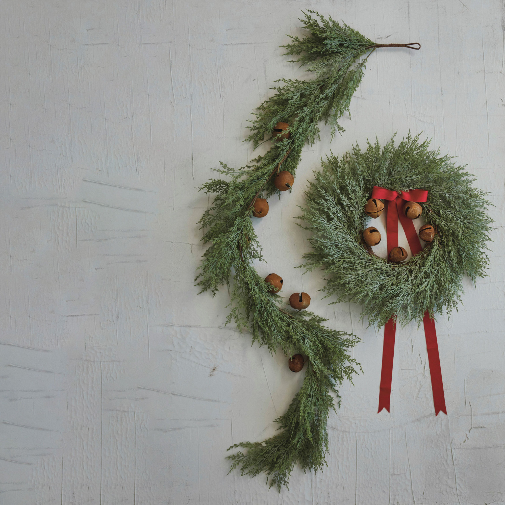 24'' Plastic Wreath