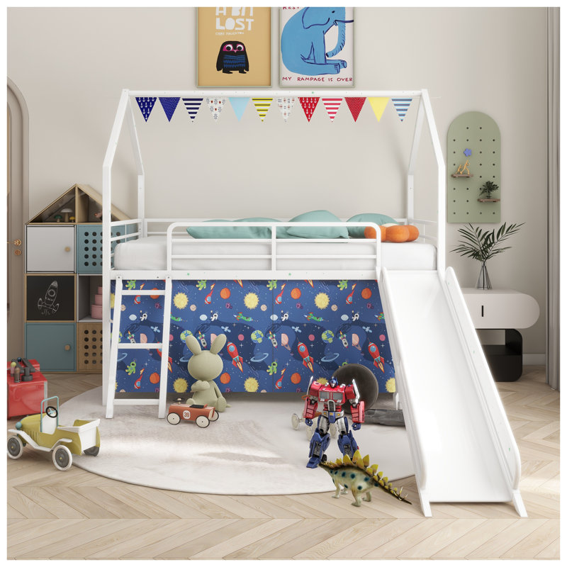 Lit mezzanine simple en métal avec glissade, rideau d'espace et bannière Pennant Jack