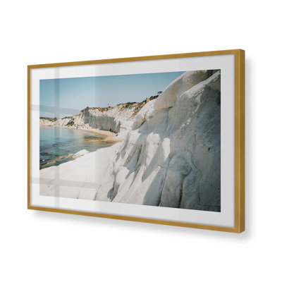 Motif de falaises blanches, dans un cadre en chrome poli
