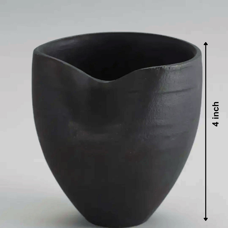 Vase en aluminium noir Minimal