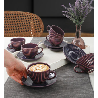 Ensemble de 12 tasses à thé Elegant, céramique mauve, 3,6 x 3,6 x 2,4 pouces (tasses) et 5,7 x 5,7 x 1,1 pouces (soucoupes) | 100% antibactérien, facile à nettoyer, résistant aux chocs thermiques | Va au lave-vaisselle et au micro-ondes, parfait pour les amateurs de thé