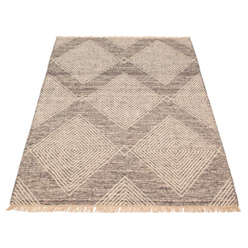 Inspirés par les tons terreux et les meilleurs matériaux, ces kilims faits à la main ajouteront une touche tribale marocaine à votre décor.