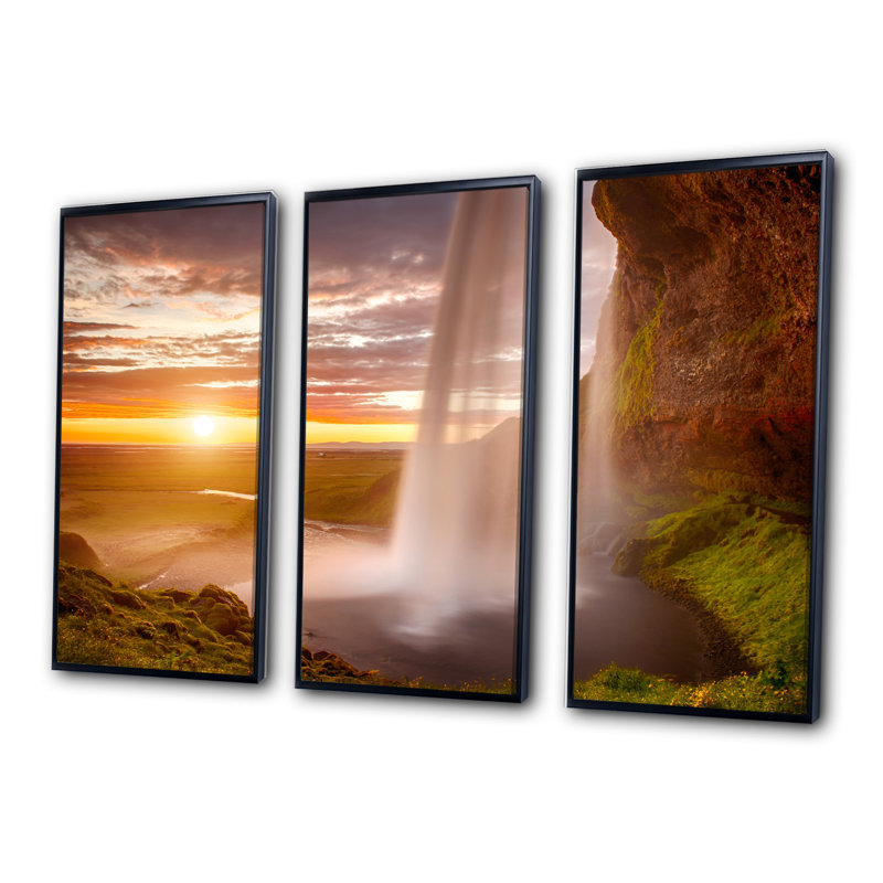 Seljalandsfoss Waterfall At Sunset - 3 pièces, cadre photo flottant sur toile, Cadre noir, H 32 po x l 48 po x P 1 po