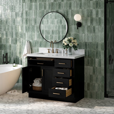 Meuble-lavabo simple en bois massif Tidworth de 42 po avec plateau en marbre de Carrare de 1,5 po
