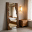 Miroir pleine grandeur de style américain en bois massif rectangulaire dans la chambre à coucher, le hall d'entrée et le salon-940114081