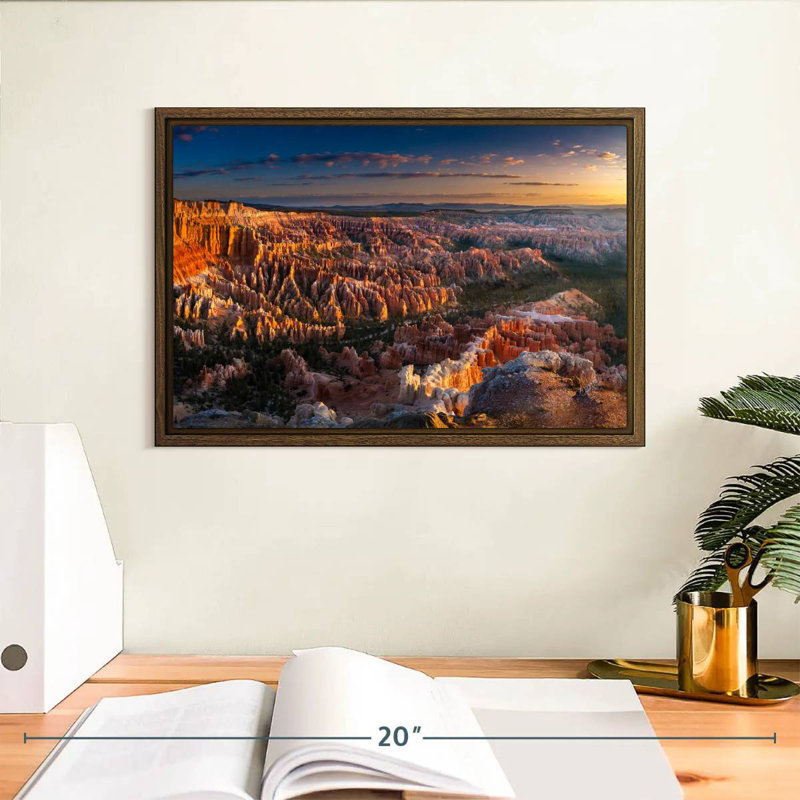 Bryce Canyon At Dawn, 13 po x 9 po, Cadre flottant noyer