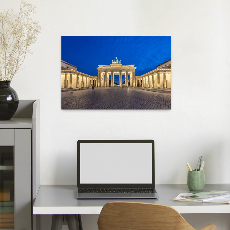 Brandenburg Gate Twilight Abstract Contemporary Architecture City Wall Art Print, H 16 po x l 24 po