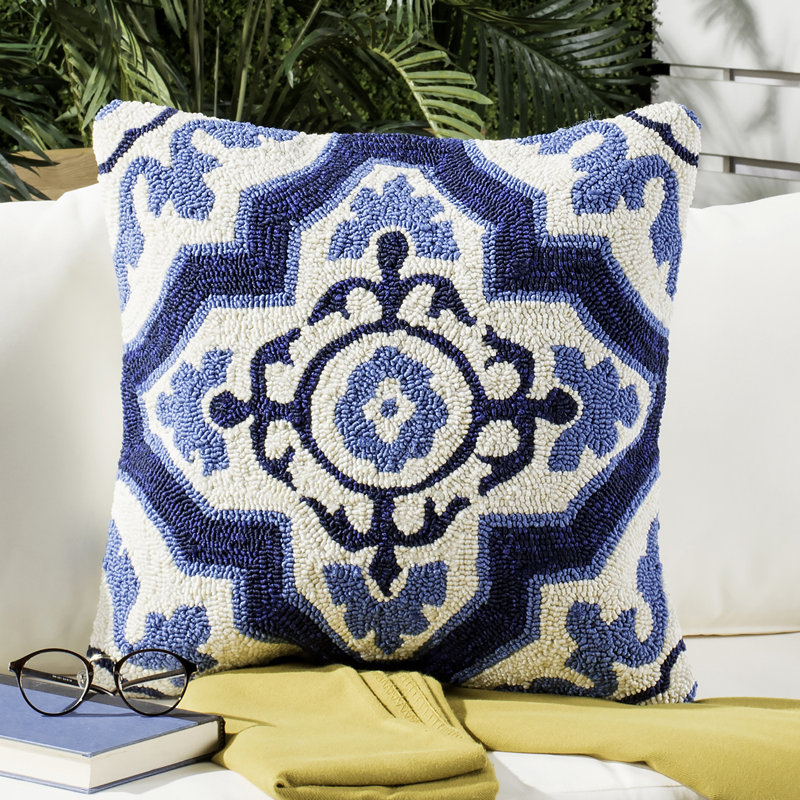 Geometric Polypropelene Throw Pillow