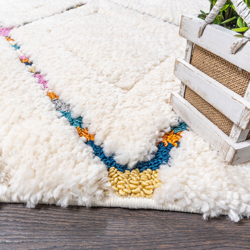 Tapis géométrique blanc cassé Lola, Tapis de couloir 2 pi 7 po x 8 pi