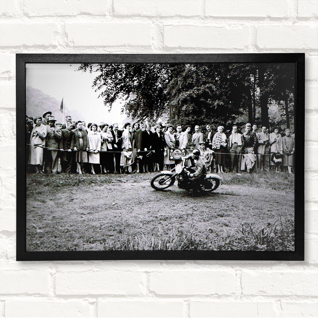 Vintage Motorcross Crowd - Closed Corner Frame Kunstdrucke auf Holz