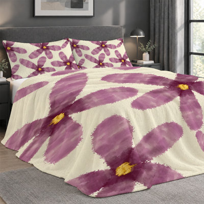 Ensemble de 3 pièces comprenant une couverture légère en flanelle de qualité supérieure et 2 taies d'oreiller, ornée de fleurs violettes aquarelles à cœur jaune. Ultra-doux et chaud, cet ensemble de literie est idéal en toute saison. Dimensions : 152 x 203 cm. La couverture est anti-boulochage et lavable à la machine.