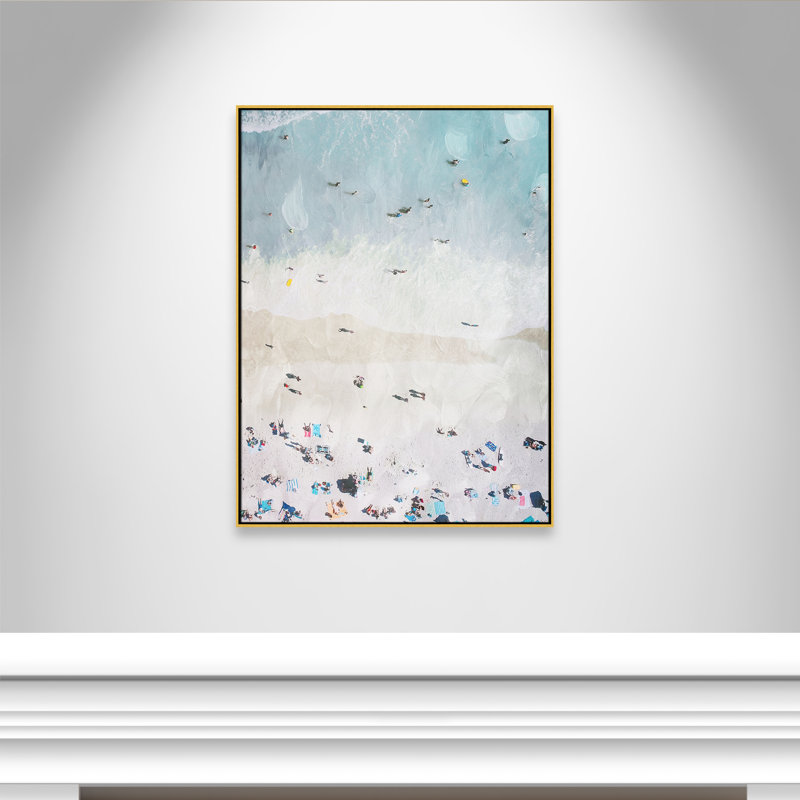 «Beaching Out II» par Milli Villa, L 37,5 po x H 49,5 po, Flotteur doré