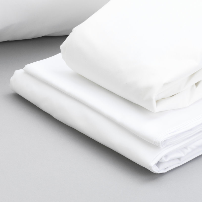 Ensemble de literie pour très grand lit double avec oreillers - Draps, 2 protège-matelas et résistance aux liquides, 100% microfibre avec coussins, déversements,
