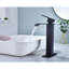 Robinet de salle de bain à cascade, robinet de meuble-lavabo à poignée simple-128897292