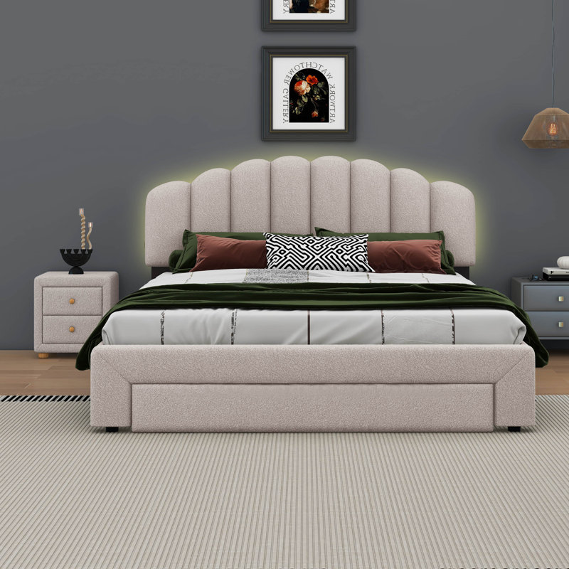 Grand lit plateforme tapissier avec table de chevet en molleton Abinayan Teddy, Beige