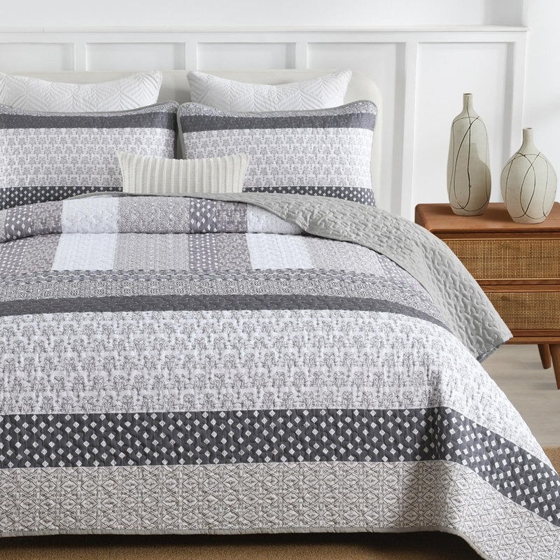 3-Piece Bohemian Stripe Quilt Set Lightweight Microfiber All Season, King Quilt + 2 King Pillowcases, Gray
