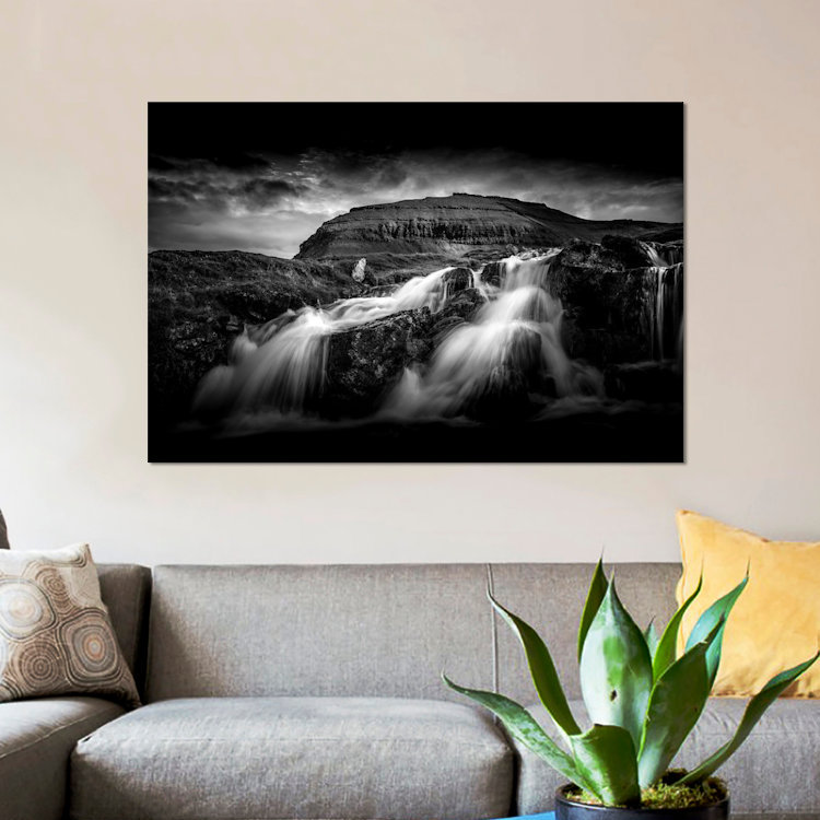 « faroes cascade », reproduction de photo sur toile, H 8 po x l 12 po x P 0,75 po