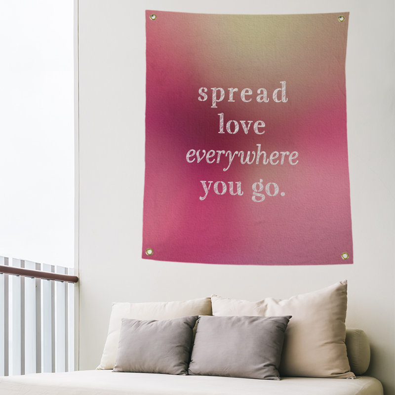 Tapisserie de polyester à l’quoted love quot, H 80 po x l 59 po, Lueur rose