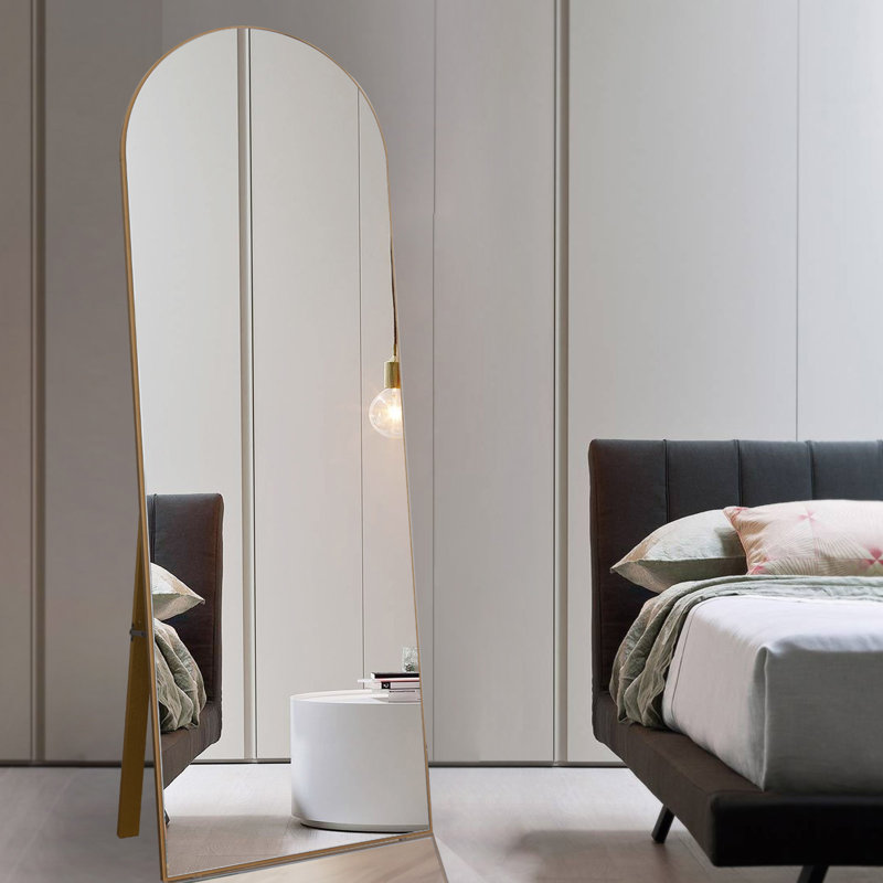Miroir pleine grandeur en bois avec support au design arqué, Doré