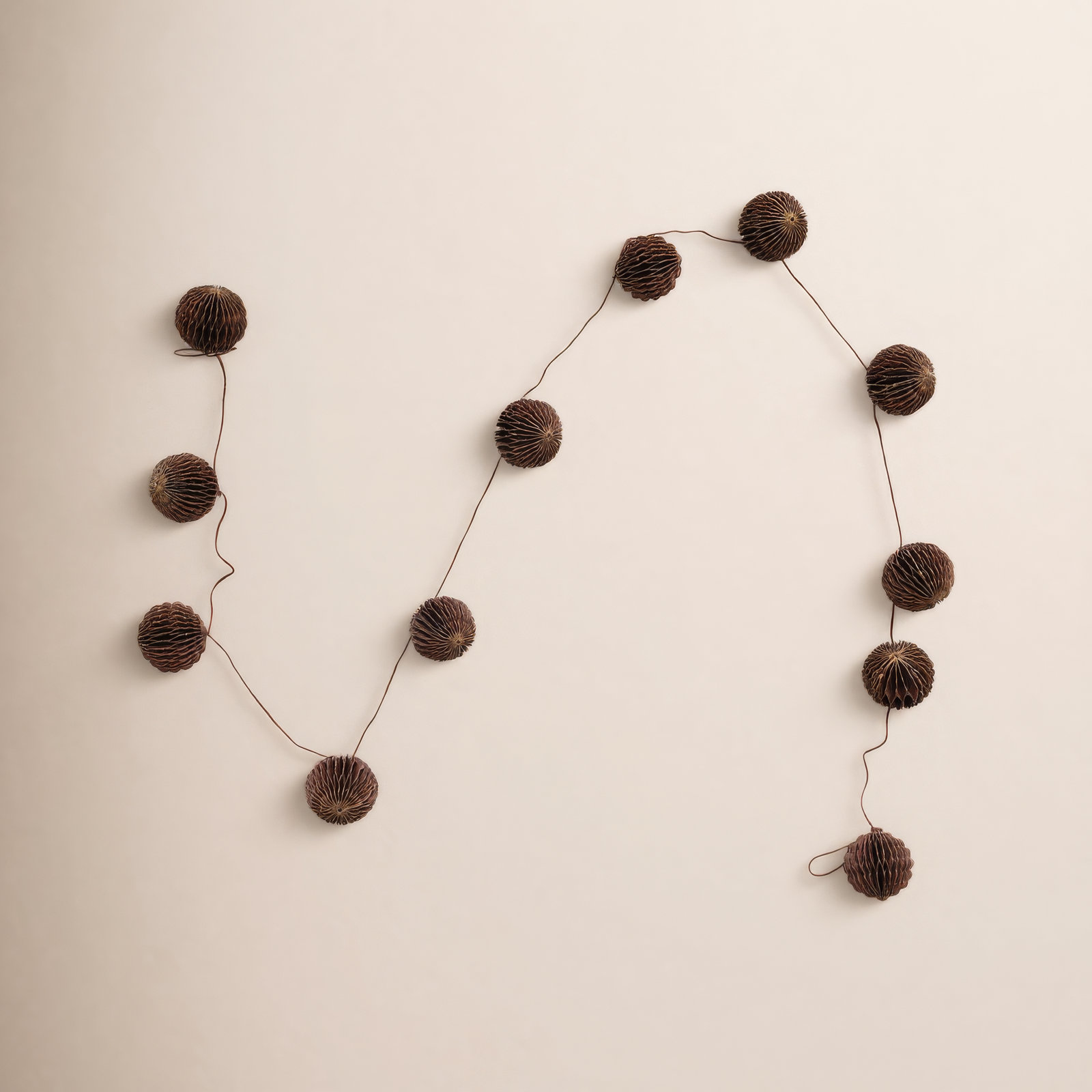 Harnadar 72'' in. Faux Garland